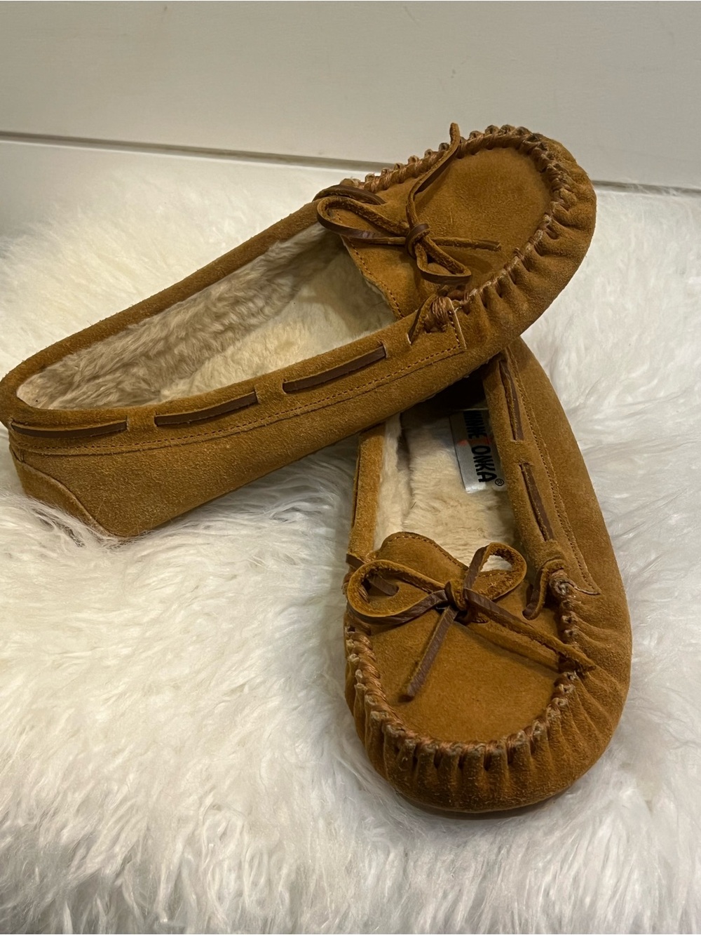 Minnetonka Women's Moccasin Slippers in Chestnut Suede size 7